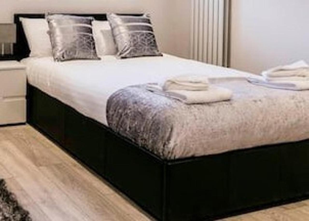 Cb1 Just Off Mill Rd, Close To Train Station - Homehost *